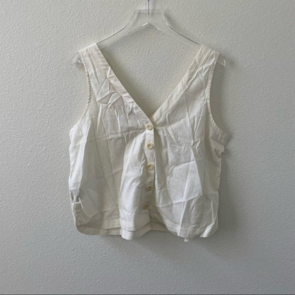 Madewell (Re)sponsible V-Neck Button-Back Sleeveless Top in Lighthouse - Picture 9 of 9